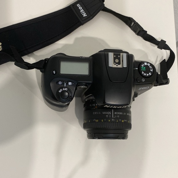 Nikon F60 35mm Slr Film Camera Body W/ Strap Auto & Manual Focus - Picture 5 of 10